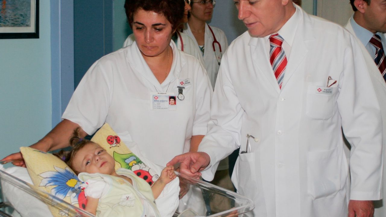 Karaciğer nakliyle hayata tutundu, şimdi Tıp Fakültesi öğrencisi görseli