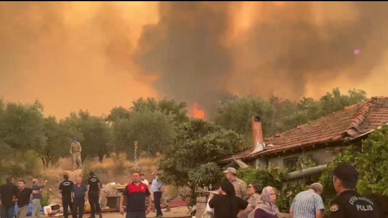 Denizli orman yangını kontrol altına alınmaya çalışılıyor görseli