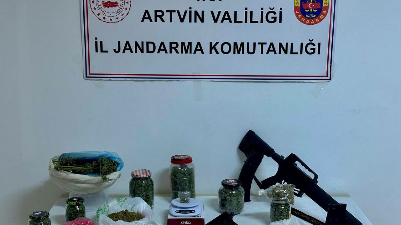 Artvin'de uyuşturucu operasyonunda yakalanan 1 zanlı tutuklandı görseli