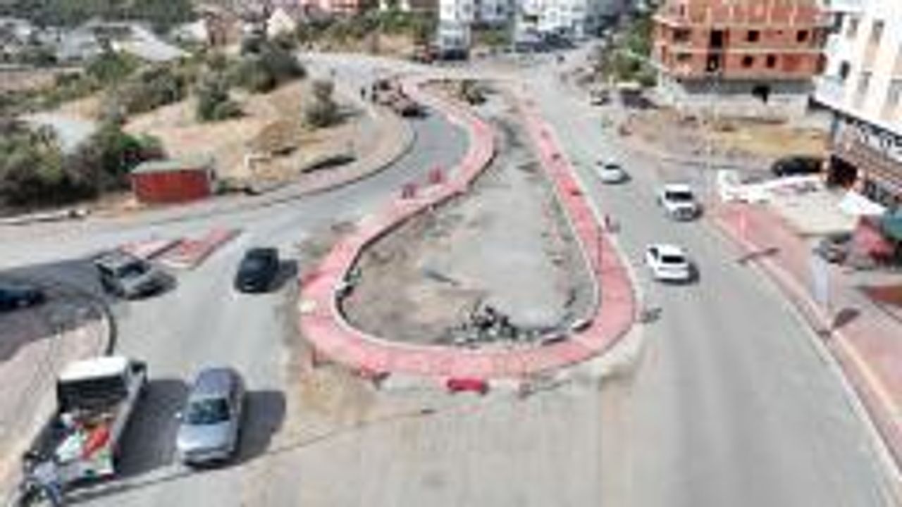 Kocaeli Büyükşehir, trafikte tıkanan damarları birer birer açıyor görseli