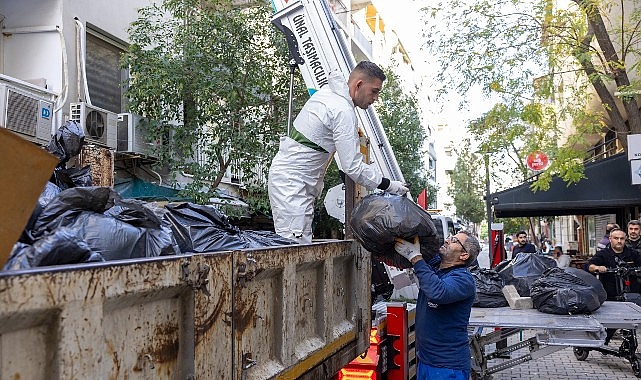 Konak Belediyesi’nden çöp ev operasyonu: 4 kamyon atık çıktı görseli