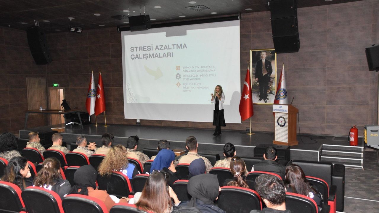 Kars’ta emniyet personeline “Psikolojik İlk Yardım” eğitimi verildi görseli