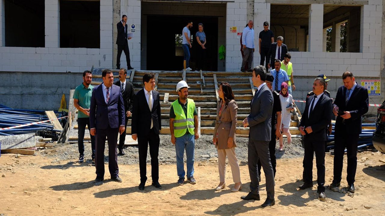 Bucak’ta eğitim ve sağlık yatırımları denetlendi görseli