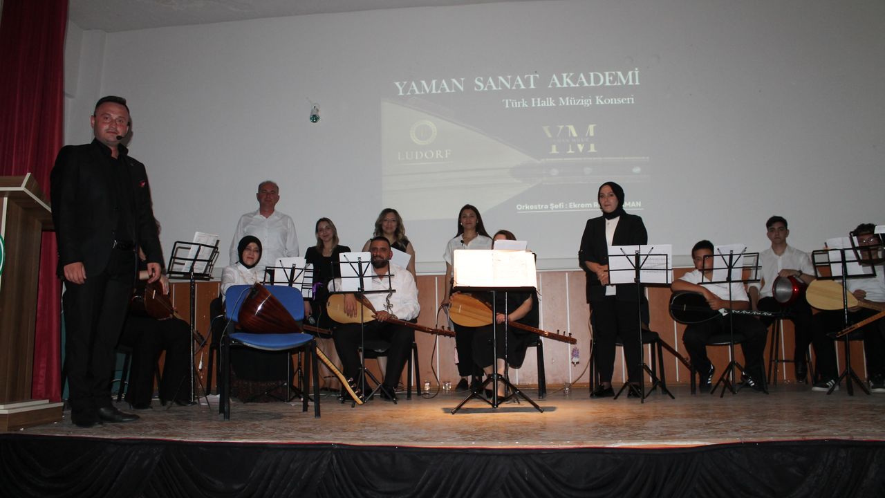 Çay’da unutulmaz Türk Halk Müziği Konseri görseli