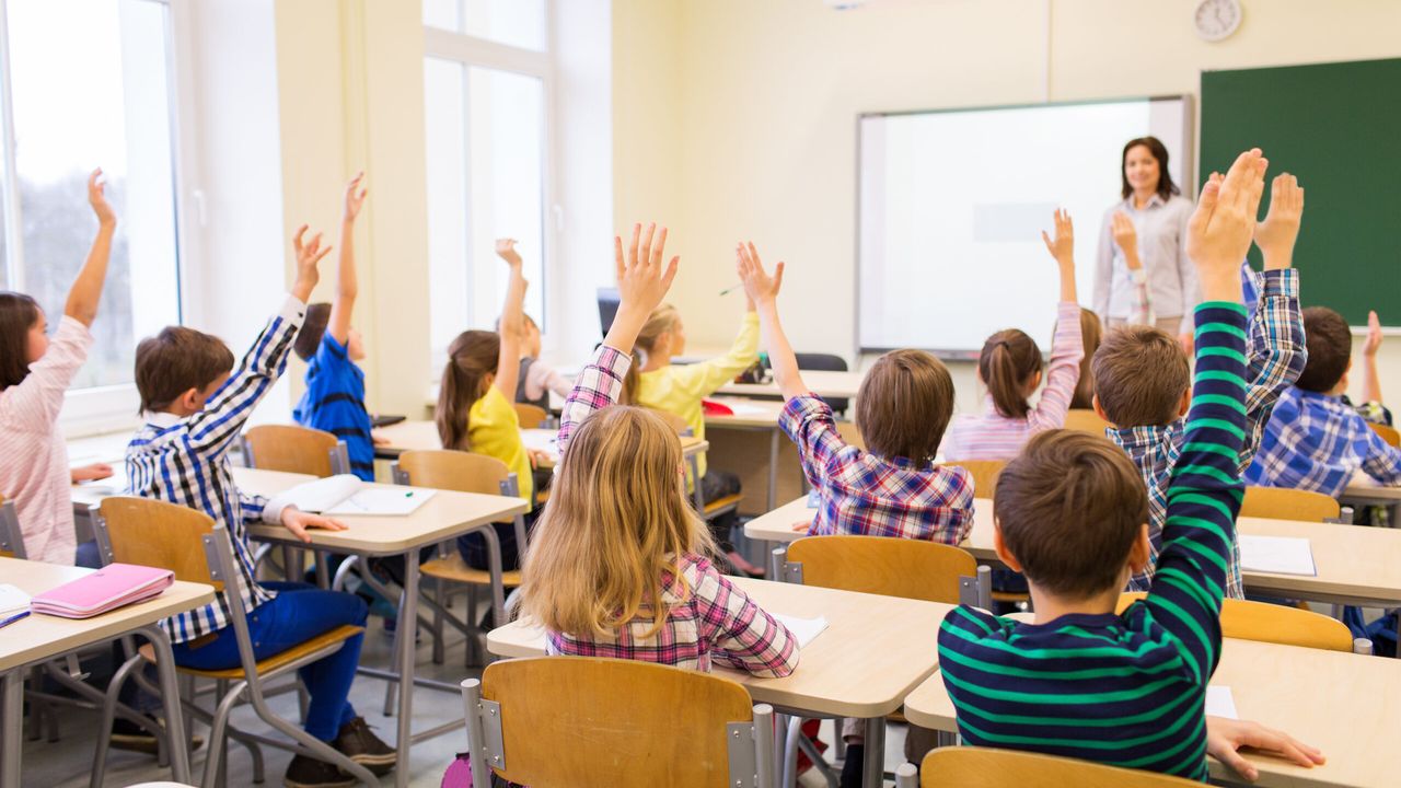 Okullarda serbest kıyafet uygulaması sona eriyor: Veliler kararı memnuniyetle karşıladı görseli