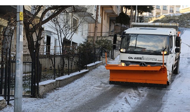 Çankaya Belediyesi’nden Buzlanmaya Karşı Yoğun Çalışma görseli