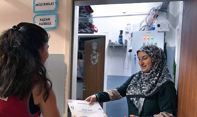 Küçükçekmece Belediyesi ‘yenidoğan bebek seti’ ile ailelerin yüzünü güldürüyor görseli