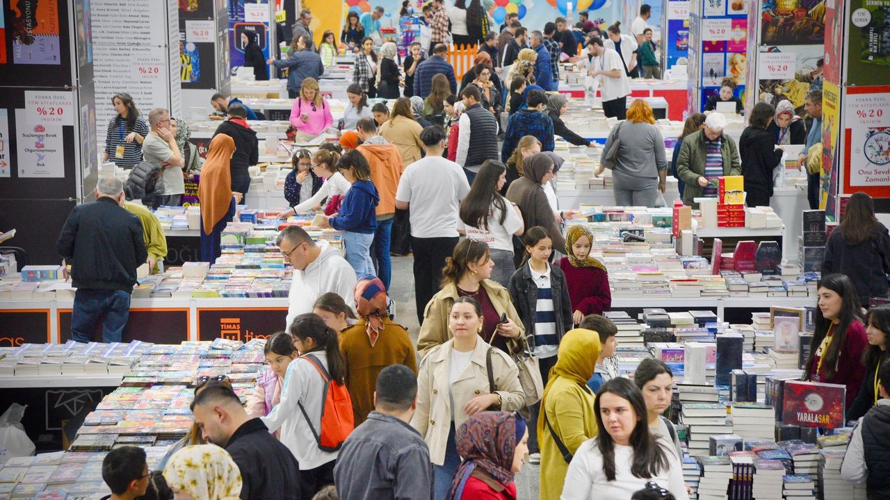 Giresun Kitap Fuarı Büyük ilgi görüyor görseli