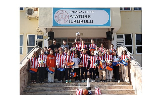 Büyükşehir’den geleceğin sporcularına malzeme desteği görseli
