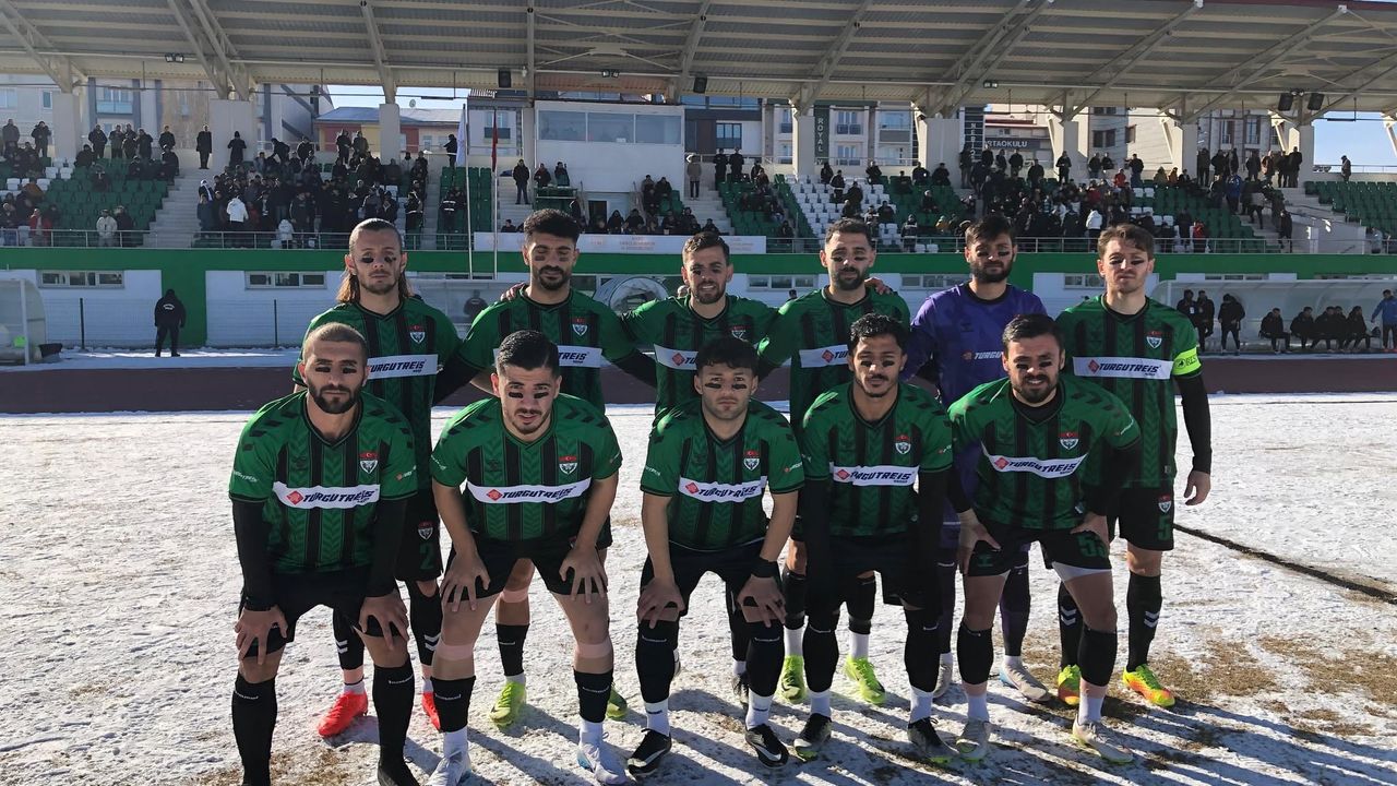 Kars 36 Spor, Siirt Kurtalan Spor’u 4-0 mağlup ederek gövde gösterisi yaptı görseli