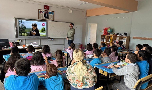 Kocaeli'de atıklar sanata dönüştü görseli