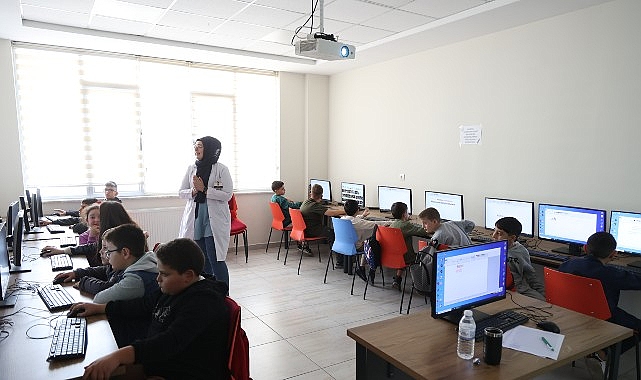 Gençleri Geleceğe Hazırlayan Genç KOMEK Atölye Eğitimleri Başladı görseli