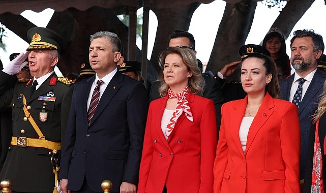 Başkan Vekili Özdemir resmi geçit törenine katıldı görseli