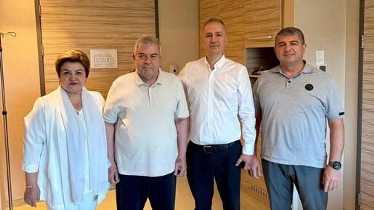 Sabir Rüstemhanlı'dan Övgü: Lütfi Tunç Dünyaca Tanınan Ürolog görseli