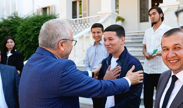 Çift Diploma Programı ile EÜ’ye gelen Özbek öğrenciler Rektör Prof. Dr. Budak’ı ziyaret etti görseli
