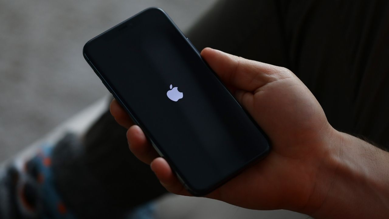 Apple’dan Siri hamlesi: Yapay zeka sohbet botuna dönüşüyor görseli