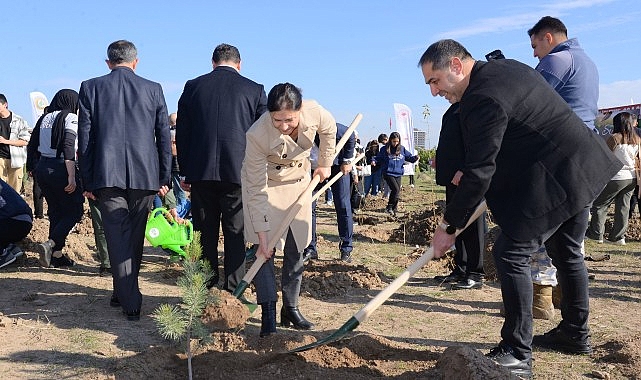 Fidanlar Toprakla Buluştu görseli