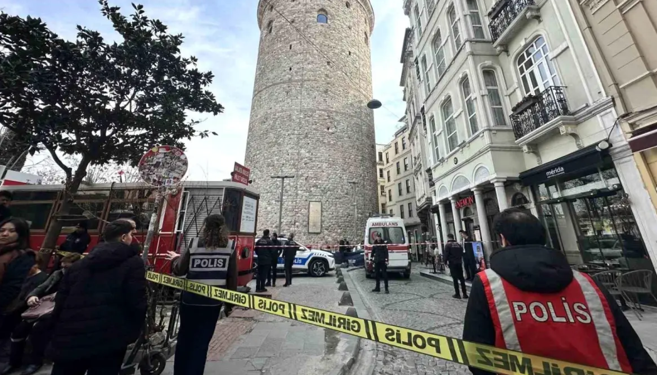 Beyoğlu'nda Trajedi: Galata Kulesi'nden Düşen Kadın Hayatını Kaybetti görseli