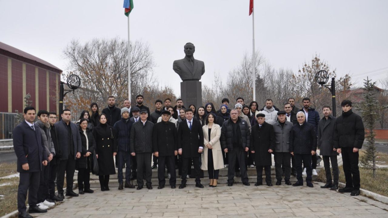 Kars’ta Haydar Aliyev vefatının 22. yılında anıldı görseli