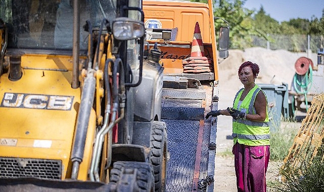 Büyükşehir’in kadın çekici operatörü tabuları yıktı görseli