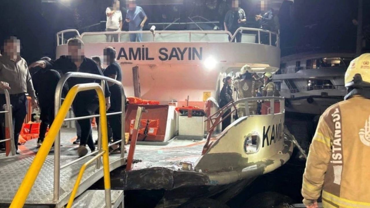 Üsküdar’da yolcu teknesi ile yük gemisi çarpıştı: 12 yaralı görseli