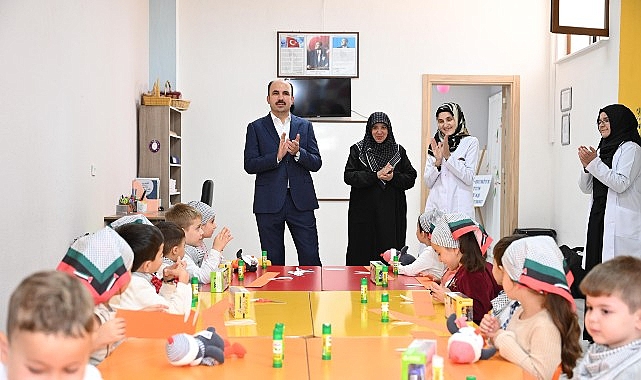Başkan Altay Filistin Duyarlılığı İle Dikkat Çeken Minik Öğrencileri Ziyaret Etti görseli