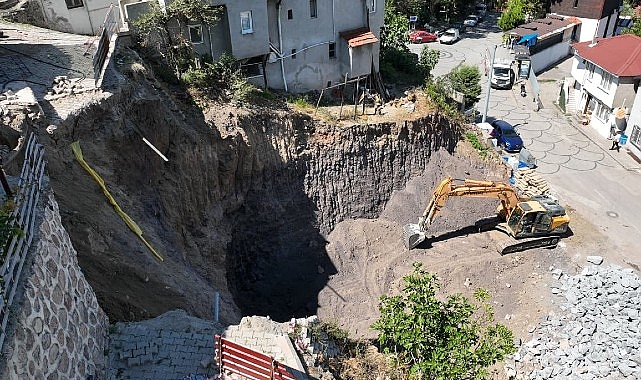 Değirmendere'de toprak kaymasına hızlı müdahale görseli