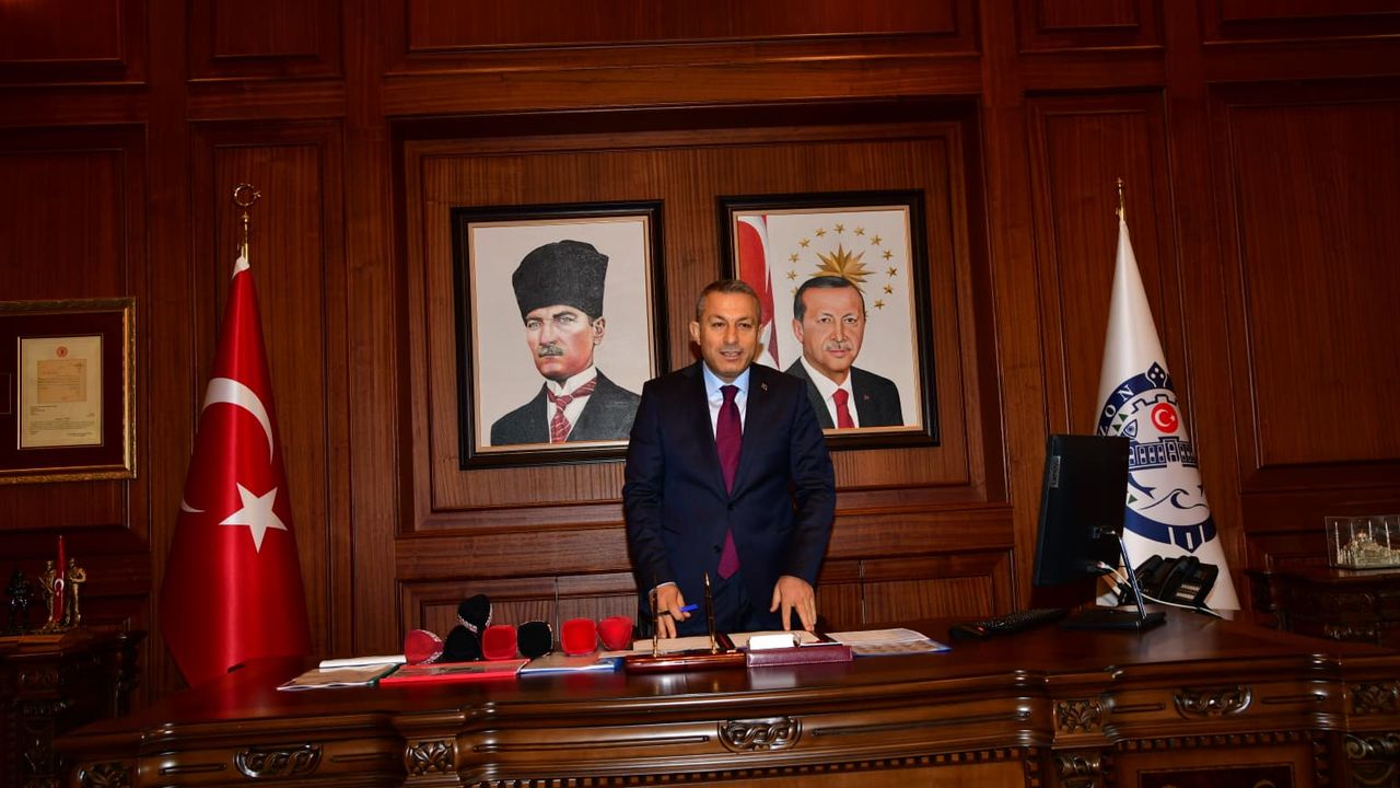 Trabzon Valisi Tahir Şahin göreve başladı görseli