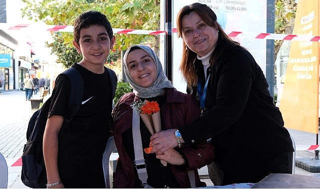 Büyükşehir'den kadına şiddete turuncu farkındalık görseli