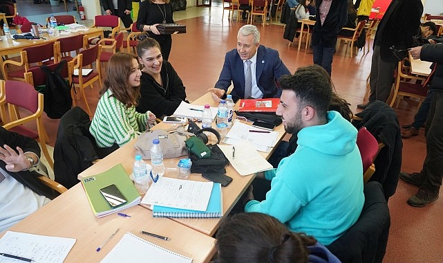 Egeli gençlerin vazgeçilmez mekânı: Ege Üniversitesi Merkez Kütüphanesi görseli