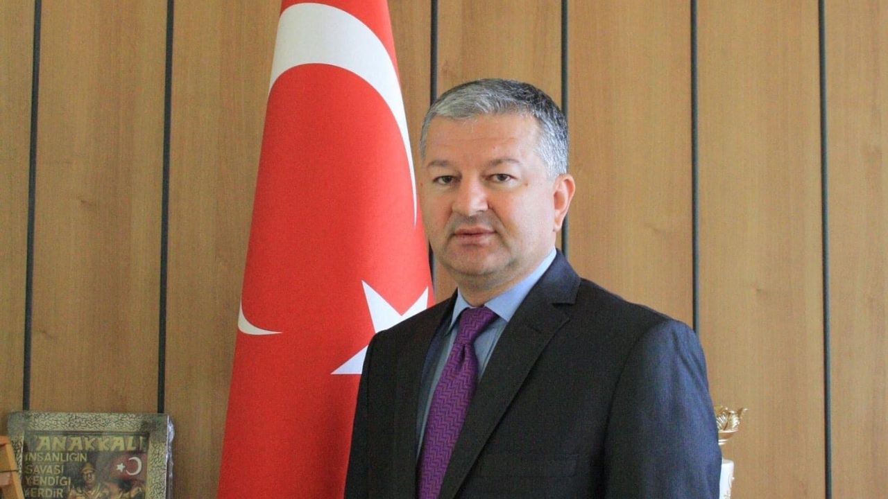 Vali Murat Duru’dan anlamlı çağrı: Çiçek yerine öğrencilere destek görseli