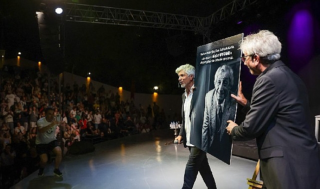 Buca Zeki & Metin sahnesinin uzun süren sessizliği alkışlarla bozuldu görseli
