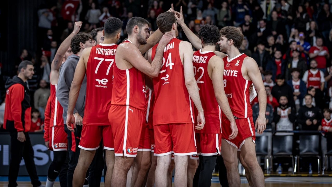 12 Dev Adam Dünya Kupası Elemeleri'nde İsviçre'yi 85-60 yendi görseli