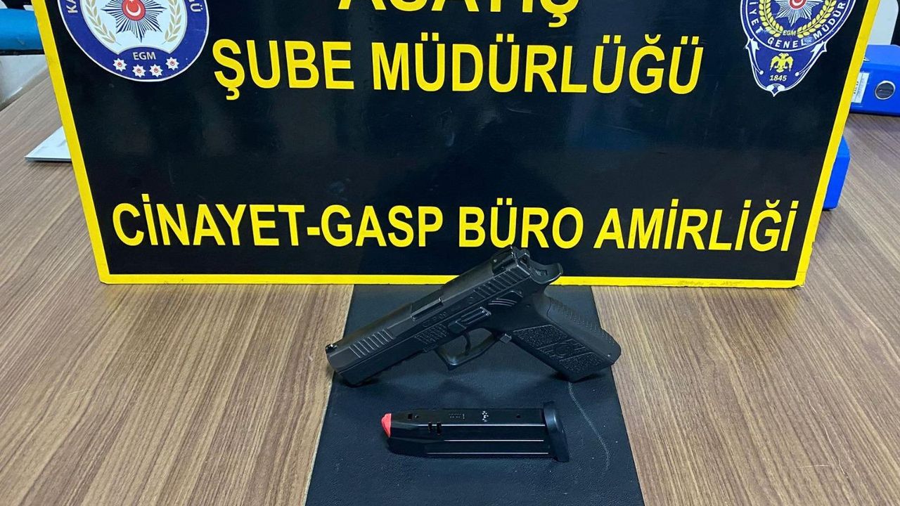 Kars’ta asayiş uygulamalarında, ruhsatsız silahlar ve çeşitli suç unsurları ele geçirildi görseli