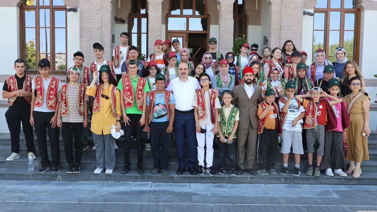 Konya’da özel gençler yaz okulu ile hem eğleniyor hem öğreniyor görseli