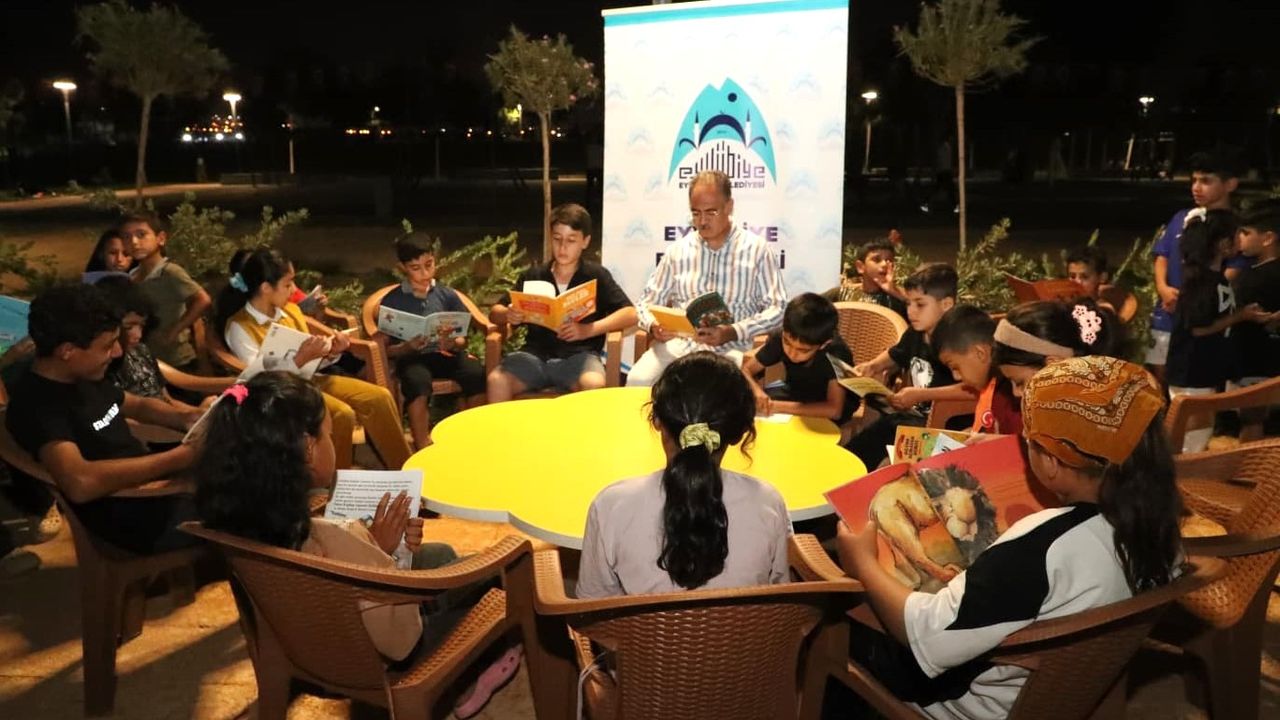 Başkan Kuş, Gezici Kütüphane etkinliğinde çocuklar ve gençlerle buluştu görseli