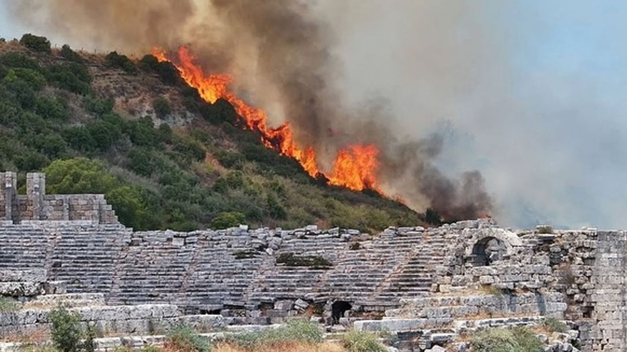 Antalya alev alev: Muratpaşa, Aksu ve Manavgat’ta eş zamanlı yangın! görseli
