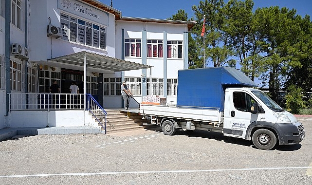 Kırtasiye malzemelerinin dağıtımı devam ediyor görseli