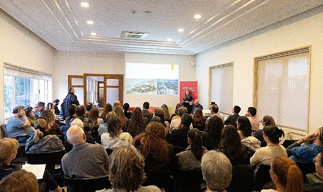 İzmir’in dünü bugünü yarını konuşuldu görseli