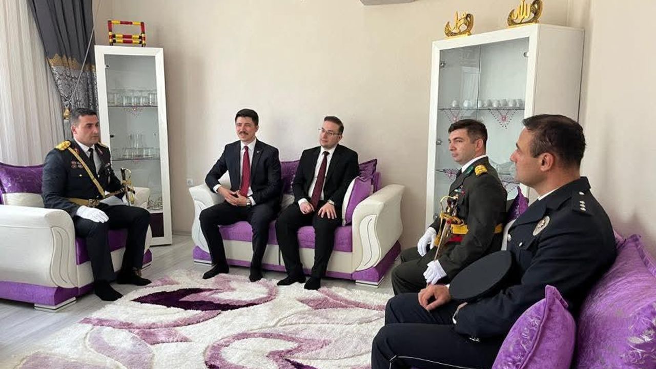 Digor Kaymakamı Kahraman’dan Şehit Hasan Baykız kabrini ziyaret etti görseli