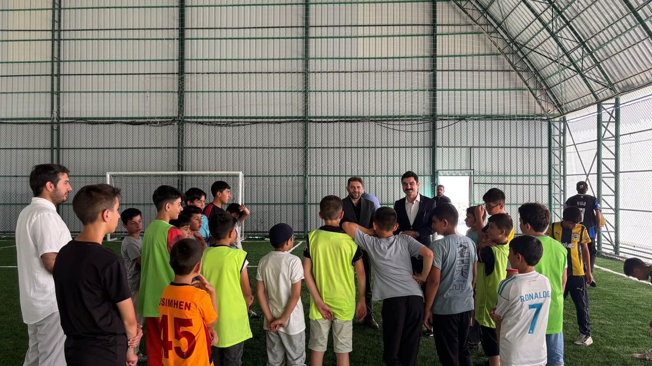 Kaymakam Tutal ve Müftü Aydın, Yaz Kur’an Kursu öğrencileriyle sahada buluştu görseli