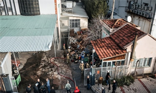 Bornova’daki fabrika yangını söndürüldü görseli