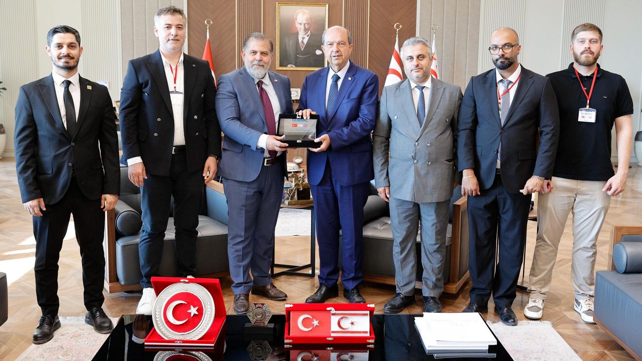 İngiltere’deki Türk Dünyasından KKTC Cumhurbaşkanı Ersin Tatar’a destek ziyareti görseli