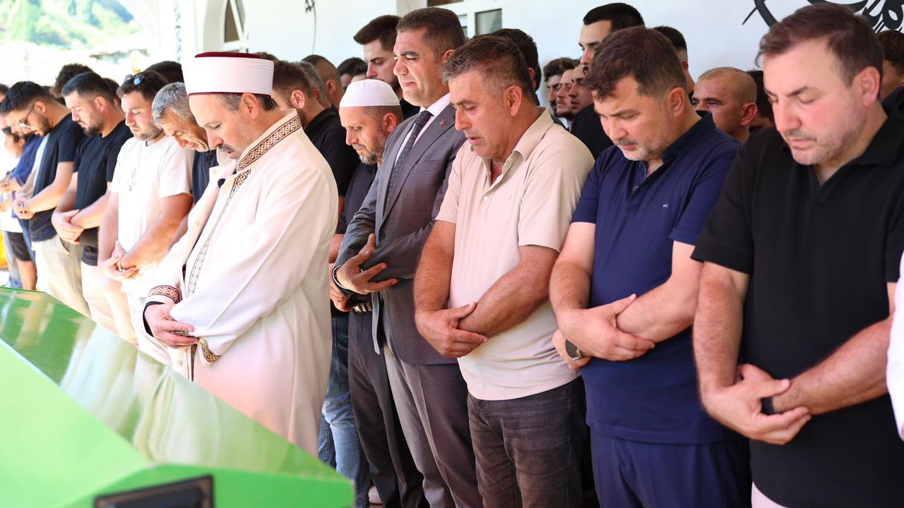 AK Parti Gençlik Kolları Başkanı Eren Tunçel hüzünle uğurlandı görseli