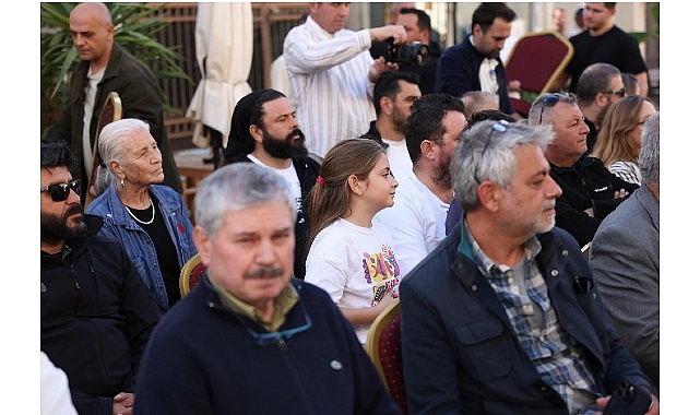 Çeşme Belediyesi, Balıkçılar ve Terziler Sokağı yenileme projesini esnafla paylaştı görseli