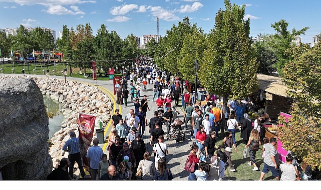 Başkan Altay Tüm Lezzet Tutkunlarını Pazar Akşamına Kadar Devam Edecek GastroFest’e Davet Etti görseli
