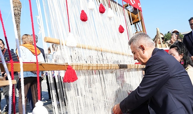 Cumhuriyetimizin 102. Yılı İzmir’de Coşkuyla Kutlanıyor görseli