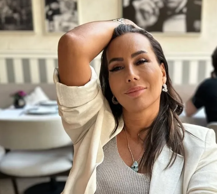 Asena: "Yemez İçmez İşine Yatırır: O Popun Kraliçesidir" görseli