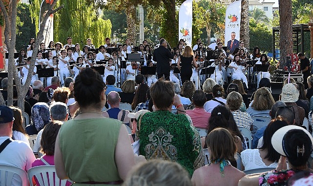 Kemer’de sokak hayvanları yararına üçüncü konser görseli