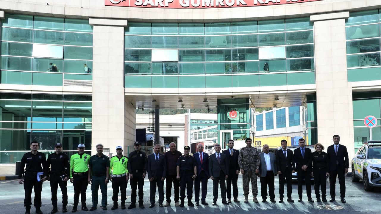 Sarp Sınır Kapısı’ndan yılın 9 ayında yaklaşık 4 milyon yolcu geçiş yaptı görseli